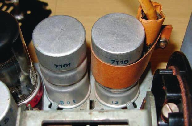 De servicedocumentatie van de 203U vermeldt voor de oscillatorspoelenset het codenummer 7100 en voor de antennespoelenset het codenummer 7110.