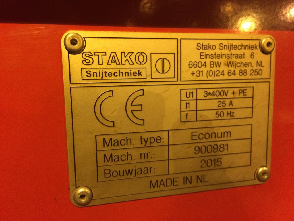 Pagina 2 van 11 Gegevens Machine type Machine nummer Bouwjaar Econum 900981 2015 Voedingsspanning Stroom Frequentie 3 x 400V +