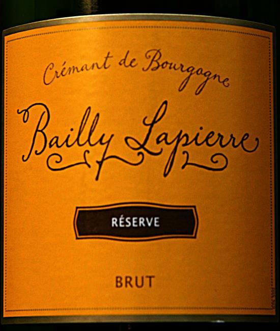 4. De volgende wijn was een Crémant de Bourgogne Bailly Lapierre gemaakt van de chardonnay druif. Bij het inschenken een behoorlijke spiegel en kroon. De bubbels vallen echter snel terug.