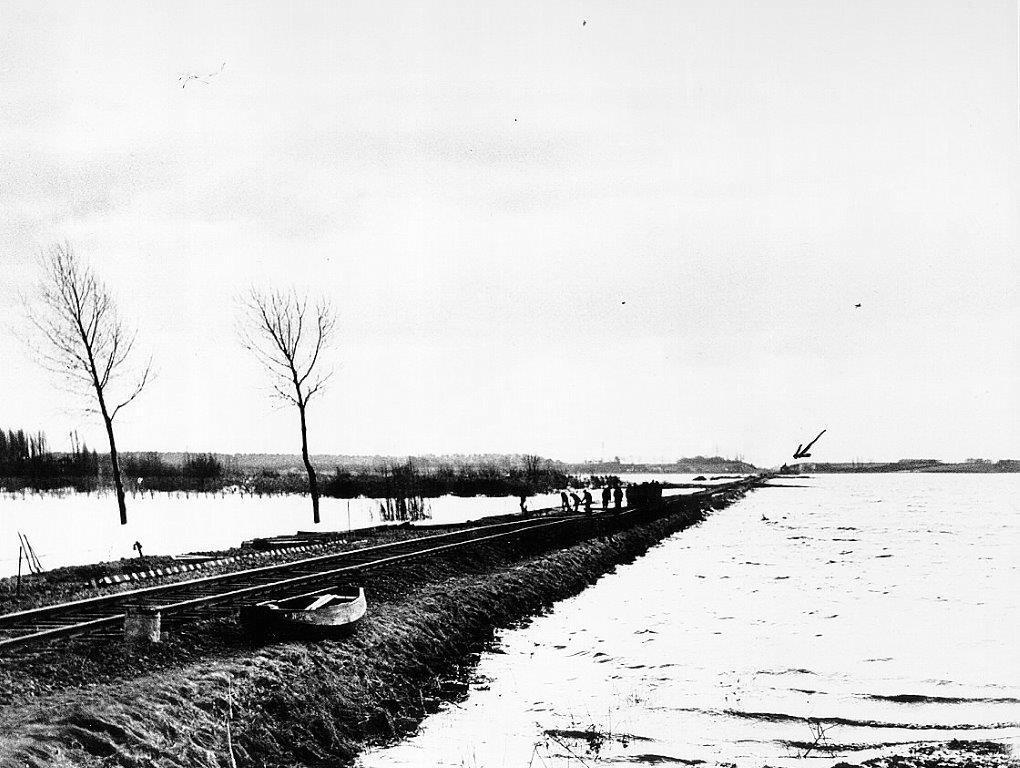 Dit gaf dat reden om mij te verdiepen in de gebeurtenissen net na mijn geboorte in die polder tijdens de watersnood in de nacht van zaterdag 31 januari op zondag 1 februari 1953 toen de polder blank