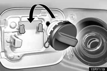 Draai de tankdop rechtsom vast tot u een klikgeluid hoort. Als u een klikgeluid hoort, is de dop volledig gesloten.