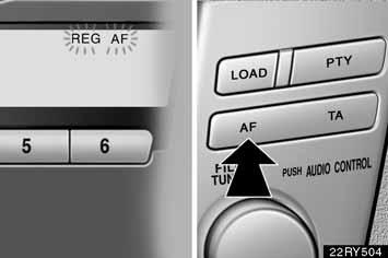 Zenders automatisch vastleggen: Druk op de toets AST totdat een pieptoon is te horen. De radio zoekt de zenders.