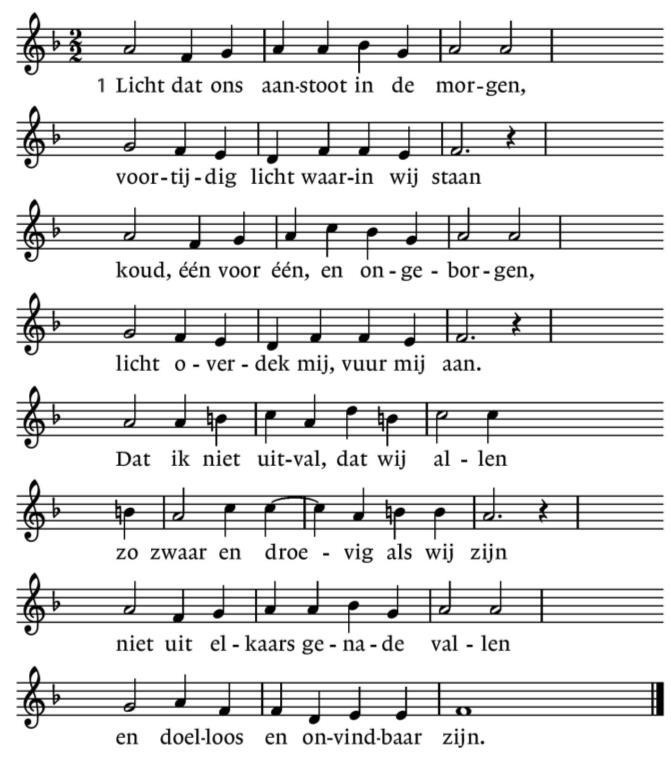 2. Geen graf hield Davids Zoon omkneld, Hij overwon, die sterke held. Hij steeg uit t graf door eigen kracht, want Hij is God, bekleed met macht! 3.