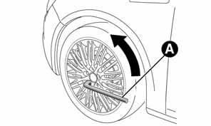 Ga voor het verwisselen van een wiel als volgt te werk: stop de auto op een plaats waar het verkeer niet in gevaar wordt gebracht en in alle veiligheid het wiel kan worden verwisseld.