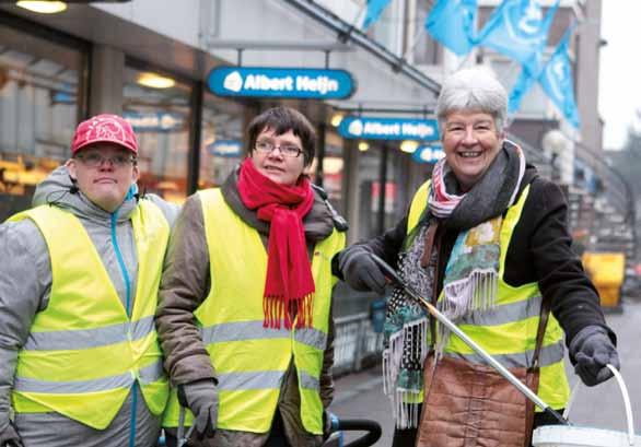 Vrijwilligerswaardering U bent onmisbaar Waar u ook vrijwilligerswerk doet, elke organisatie waardeert haar vrijwilligers op eigen wijze.