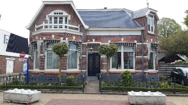 PLAATS Burgum TYPOLOGIE/ HISTORISCHE FUNCTIE Notabelenwoning ADRES Lageweg 21 HUIDIGE FUNCTIE Woning POSTCODE 9251JV ARCHITECT NAAM MIP CODE BOUWJAAR 195 AANDUIDING IN BESTEMMINGSPLAN WAARDEVOL A.