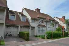 Le living donne sur une superbe terrasse ensoleillée avec vue panoramique sur Knokke. Possibilité d acheter un garage, tout près de l appartement. UC 1205739 EPC 126 Plein Sud Ref. 1454581-885.