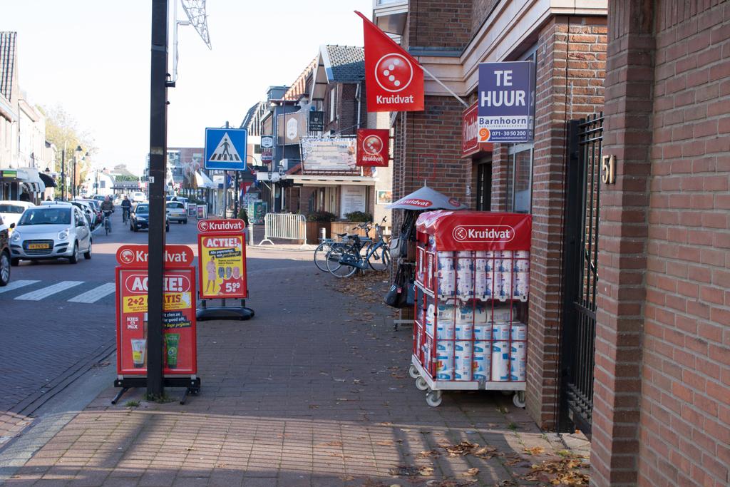 Al een aantal jaren vraagt het CDA aandacht voor het uitstallingenbeleid van de gemeente Teylingen.