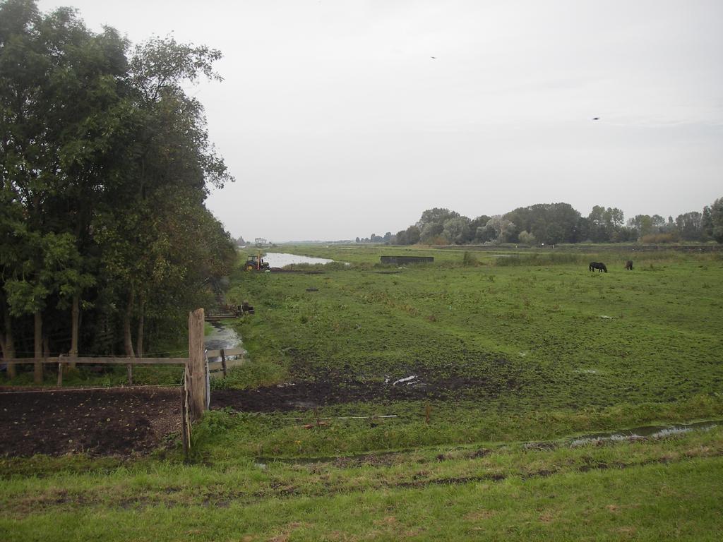 Figuur 3. De Rijp, Oostdijkje. Het zuidelijke deel van het plangebied gezien vanaf het Oostdijkje in westelijke richting. 1.