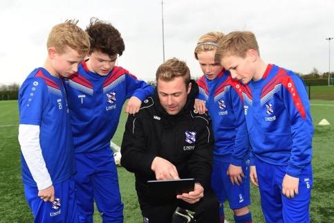 VTON Voetbalmethode De VTON Voetbalmethode is een doorlopende leerlijn voor de