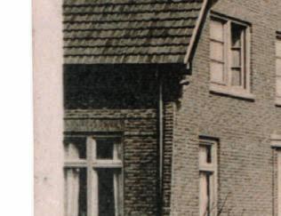 De woningen aan de Burgemeester Bönhofflaan bestaan nog steeds. In 1978 zijn de meeste woningen verkocht aan de toenmalige bewoners.
