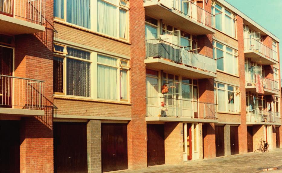 De portiekflats aan de Maurikstraat, eind jaren 70 Tiel West Tegen 1965 was de hele Hertogenwijk tot aan de Diderik Vijghstraat volgebouwd.