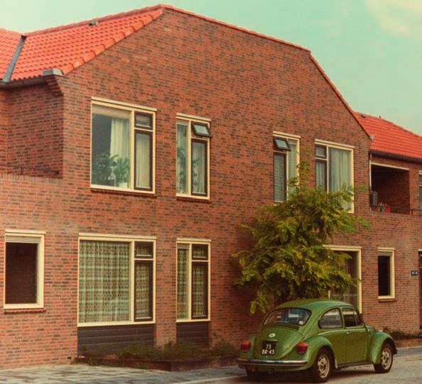 De nieuwe woningen van SVT aan de Buitenlust in Drumpt, 1983 Het Philips Pensioenfonds bouwde in Drumpt voor de duurdere huurmarkt een complex eengezinswoningen.
