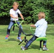 De wipwap is eenvoudig uit het grondanker te tillen waardoor het gras gemakkelijk