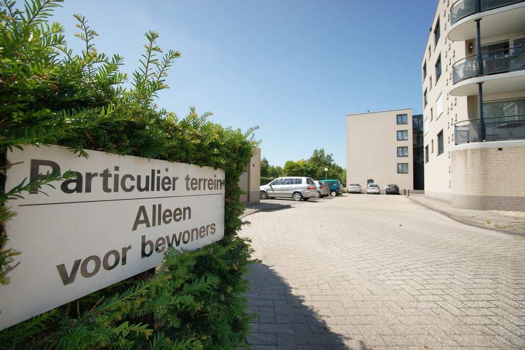 Ieder atrium beschikt over een eigen liftinstallatie en een trappenhuis. De appartementen In het complex met vijf woonlagen zijn 51 luxe driekamer appartementen in vier typen gesitueerd.