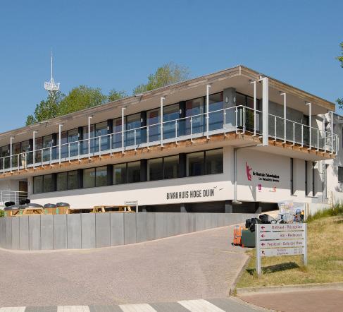 Proefproject We duiken in de mysterieuze wereld van de chemie. Gehuld in een labojas en met een veiligheidsbril op, kruipen we in de huid van Einstein!