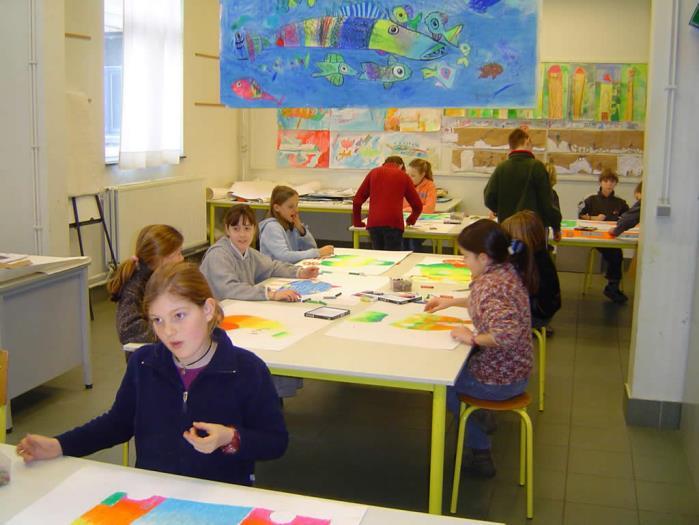 8 LAGERE SCHOOL In onze lagere school staat het kind centraal bij het leren en het werken.