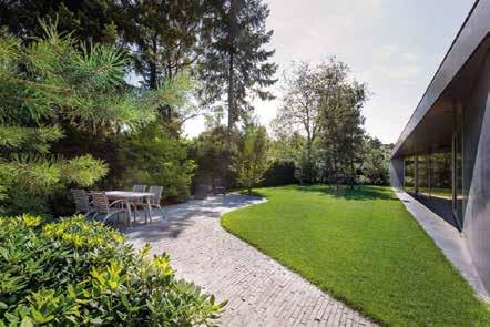 Recent heeft Reijrink Groenprojecten in Noord- Brabant de tuin bij opgeleverd, naar ontwerp van MTD Landschapsarchitecten. Het project noemt hij Villa X.