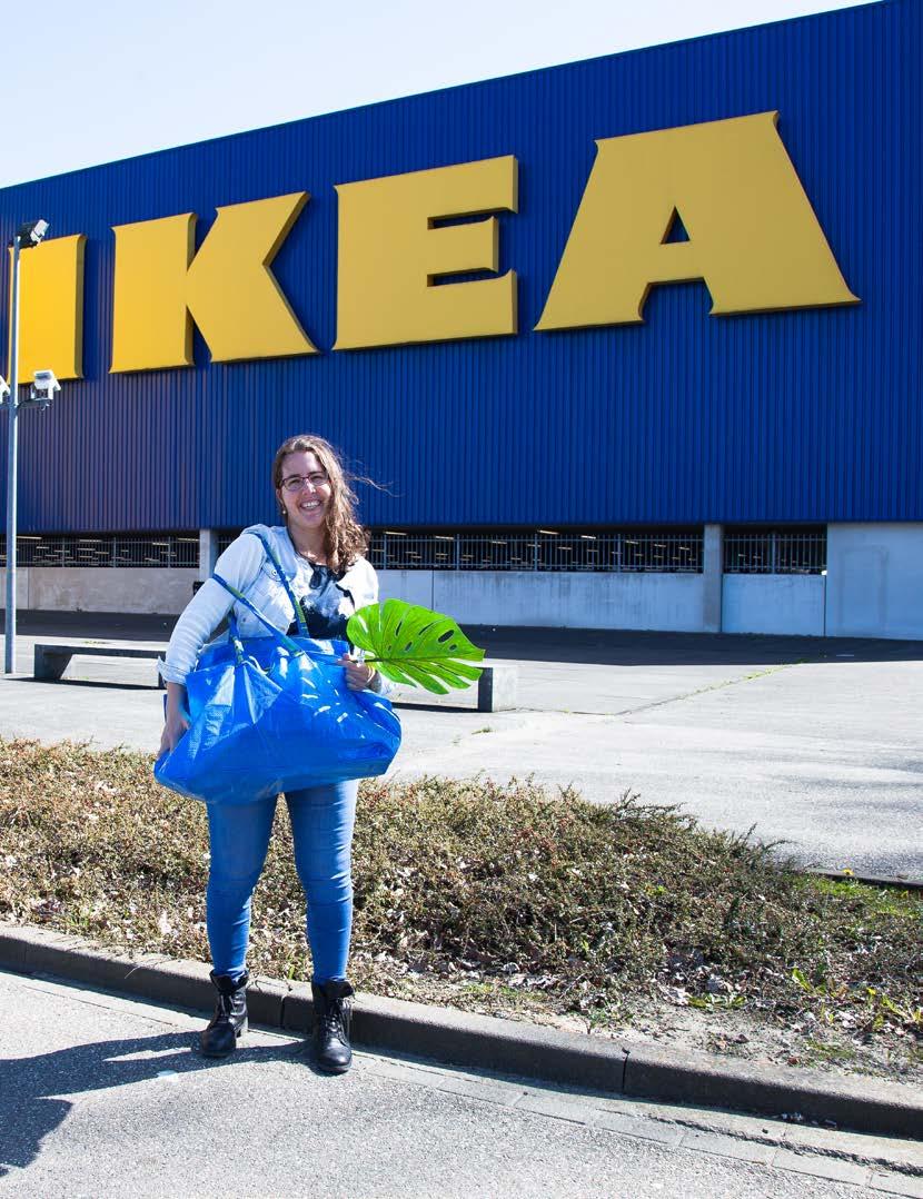 FANS Met een grote, lege rolkoffer, met het openbaar vervoer. Op expeditie naar IKEA. Ik word echt blij van IKEA.