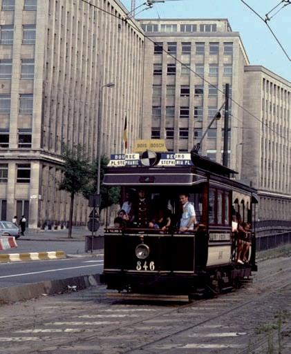 346 Bij het ombouwen van haar tramnetwerk (voornamelijk in het noordwesten van Brussel) naar elektrische tractie bestelt de Société des Chemins de Fer
