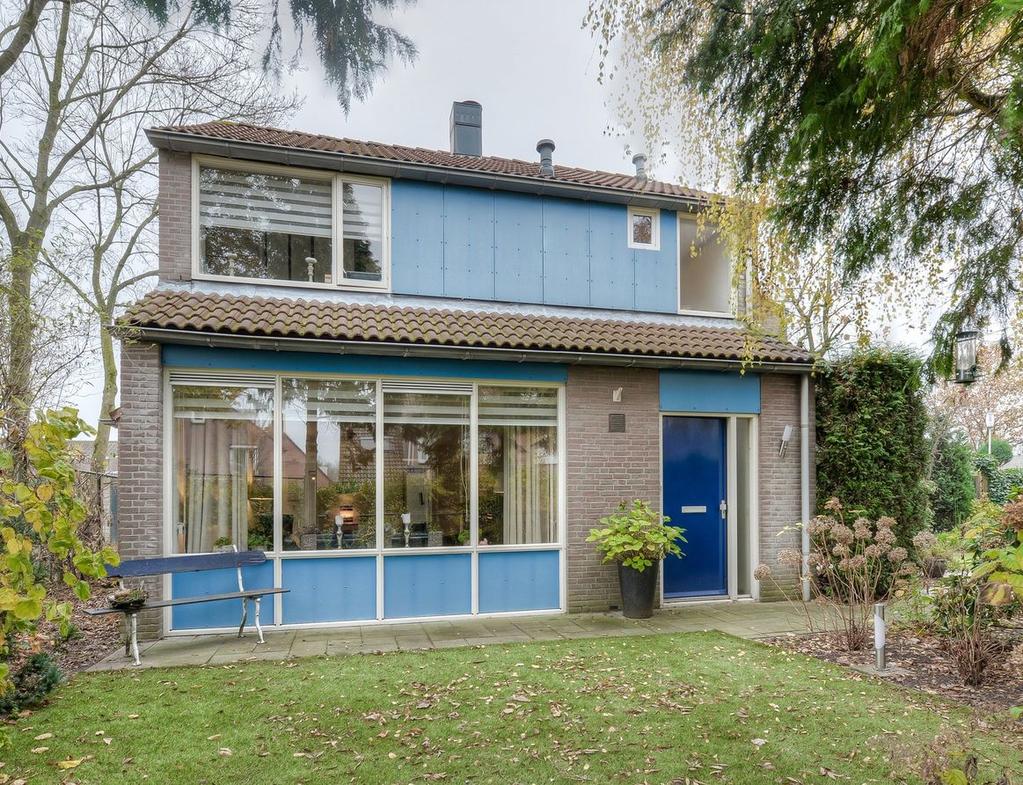 TE KOOP Vraagprijs Kortendonk 18 Breda 424.000 k.k. Verrassend ruime uitgebouwde vrijstaande woning op een perceel grond van 487 m² met losse garage in de woonwijk Haagse Beemden te Breda.