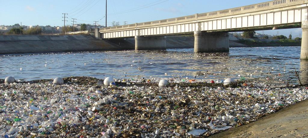Voorbeeldproject Voorbeeldproject Soupless: Plastic soup in rivieren tegengaan Plastic afval in de wateren vormt een grote bedreiging voor de biodiversiteit en gezondheid van mensen, maar het is