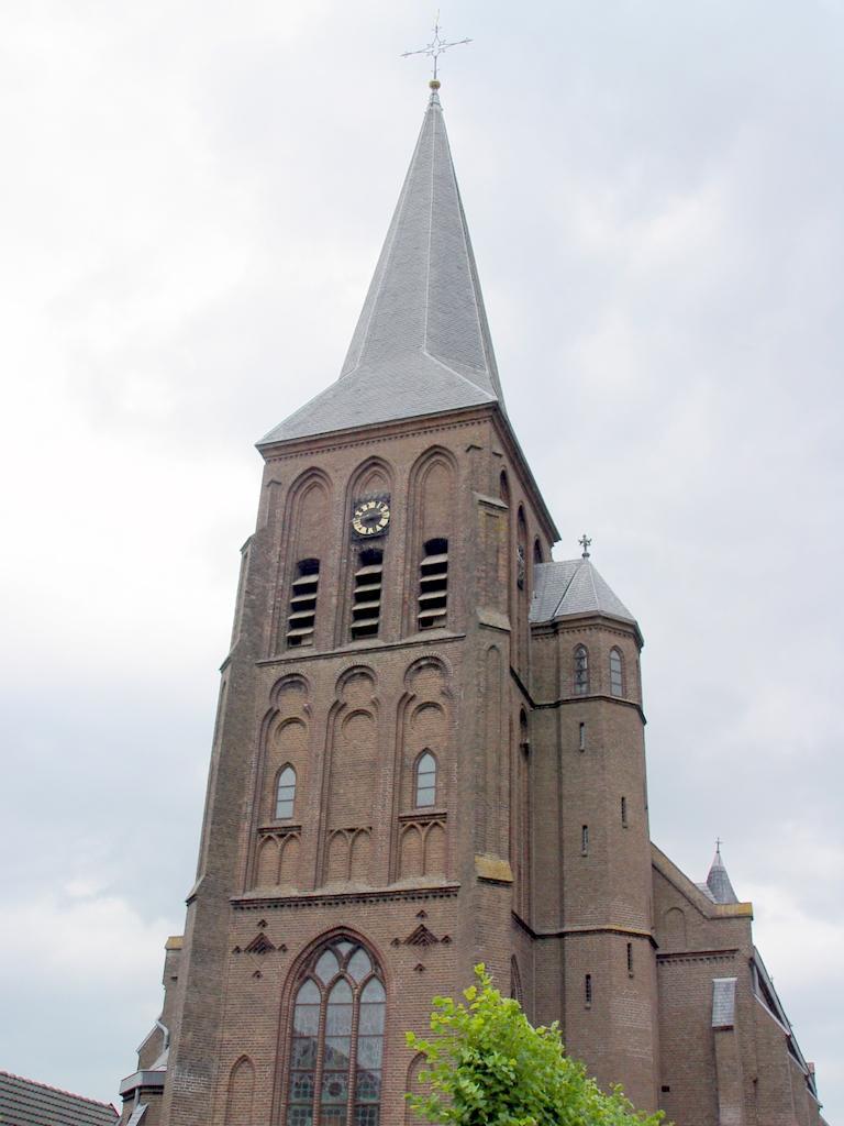 In maart 2014 hebben we twee aanvragen voor subsidie ingediend bij het rijk, respectievelijk voor onderhoud aan de kerk en het voegwerk van de toren.