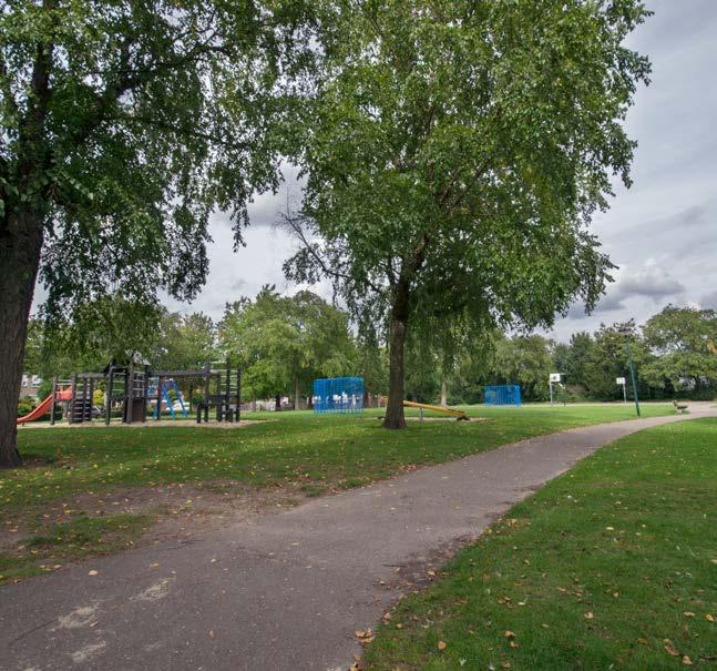 4.2.3 Maatregelen Uitvoeren renovatie Burgemeester Boudriepark: aanbrengen beplanting langs randen om scheiding weg/park te creëren verwijderen hekwerk rondom vijver en vervangen door