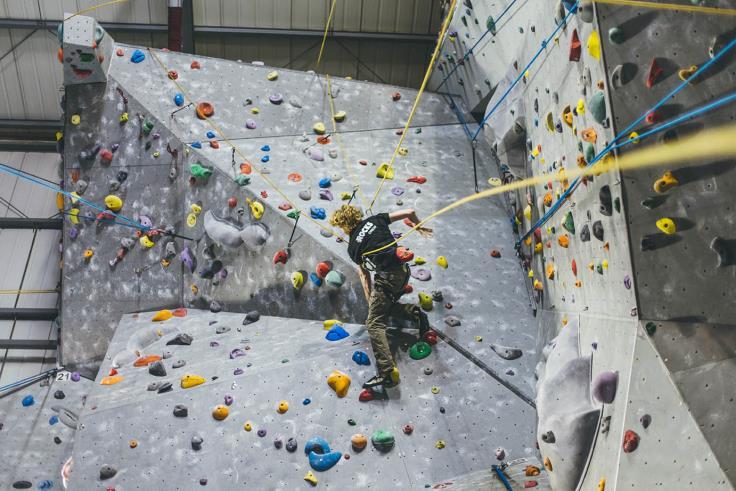 Zaterdag 27/04: Muurklimmen (afspraak aan olypmia Hasselt, 08:30-12:00, 7 meenemen) Als ik klim naar de top, klim