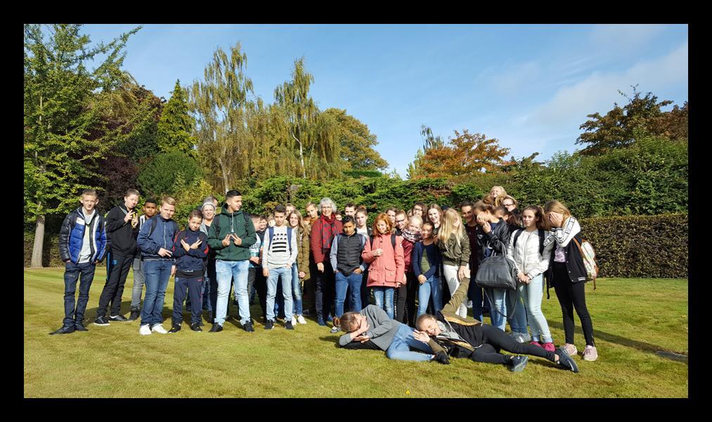 Ook dit jaar bezochten scholieren van het Romboutscollege het Britse Oorlogskerkhof te Brunssum.
