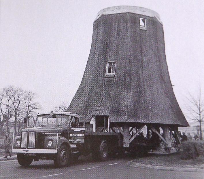 Na het dempen van het kanaal is het Magazijn verplaatst en in 2002 naar de huidige locatie.