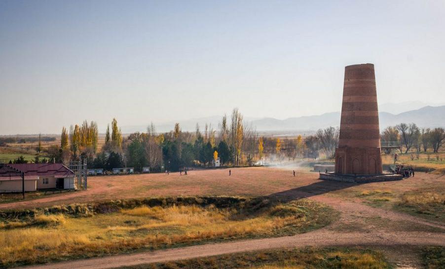 bezienswaardigheden Burana Tower Een bezoek aan de Burana Toren is een van de meest toegankelijk dagtripjes vanuit de hoofdstad Bishkek.