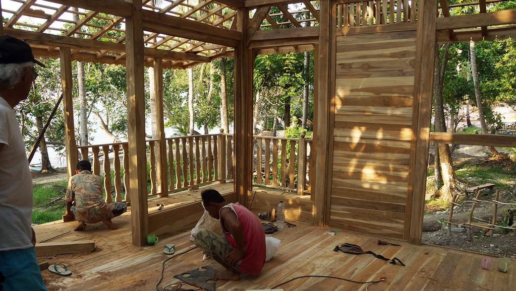 van 2018 begonnen aan de bouw van 10 houten twee-persoons cottages in de Javaanse bouwstijl.