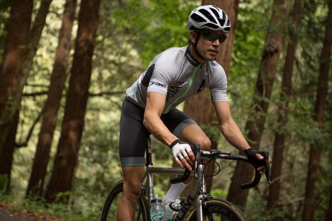 Na het zwemmen mag alleen de deelnemer/deelneemster, zelf zijn/haar racefiets uit het rek pakken.