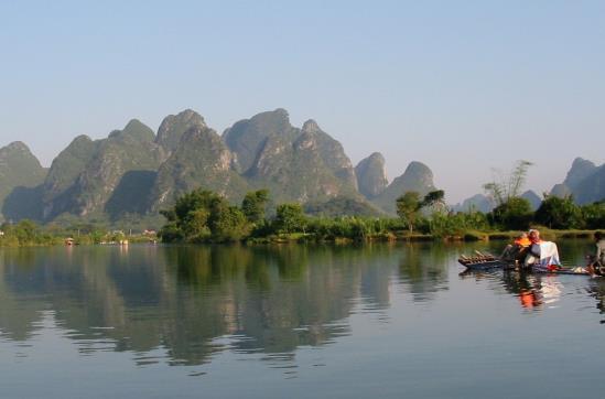 Het zuiden van China biedt spectaculaire berg en karst landschappen.
