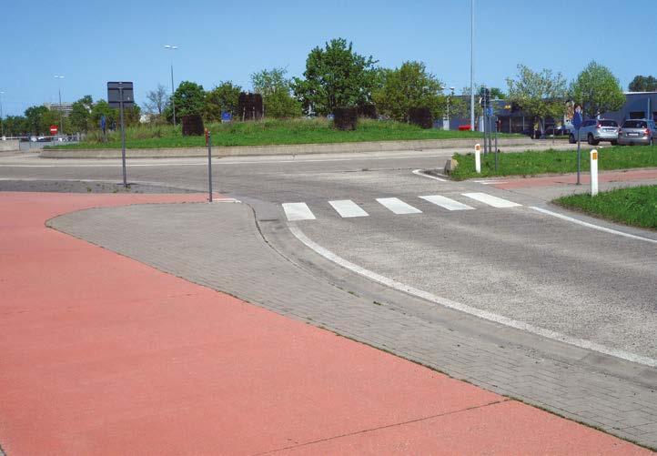 Zandstraat te dwarsen en eerst een kort stukje aan de overkant van de