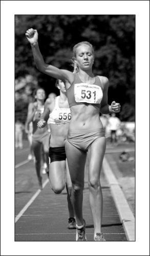 (2.09.91) en op de 3000m 46 e (10.03.07). Op het Nederlands kampioenschap voor junioren in Emmeloord werd zij 1 e op de 1500m.