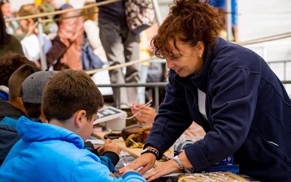 het programma Havenspeurneuzen is een open programma met activiteiten waarbij de jongeren op eigen gelegenheid op het evenemententerrein de haven ontdekken basisonderwijs/voortgezet onderwijs/mbo