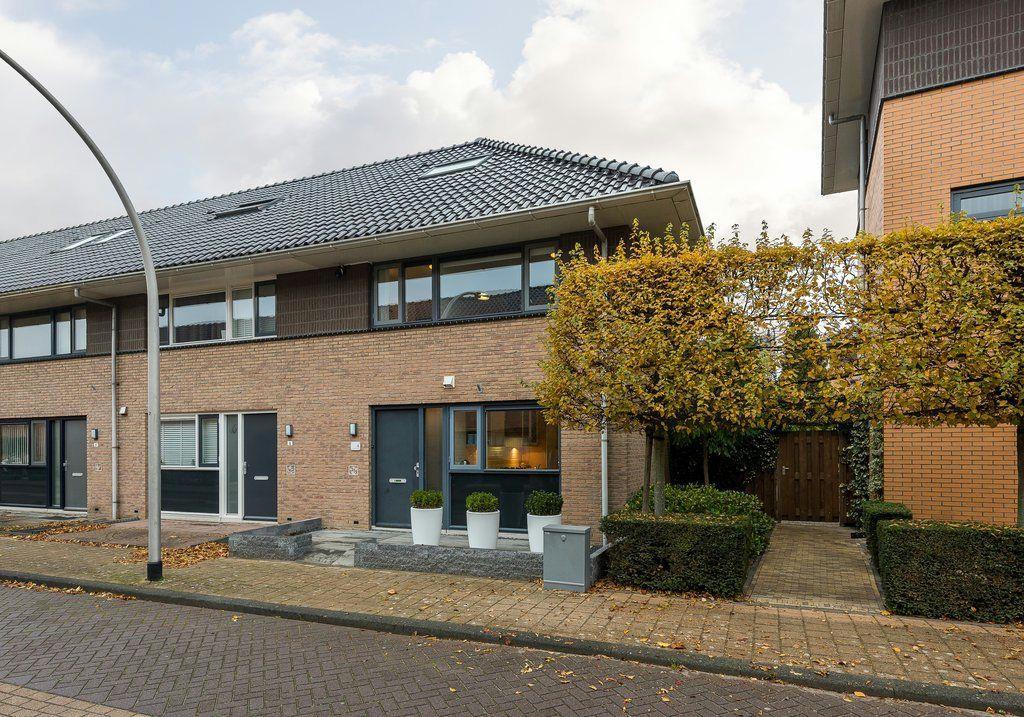 De woning beschikt over 3 slaapkamers, een recent