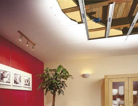 Een mooi strak plafond......maakt u zo! Gebruik een stempel bij het aanbrengen van de Plafondplaten. Maak deze iets langer dan de kamer hoog is, zodat u de platen kunt klemmen.