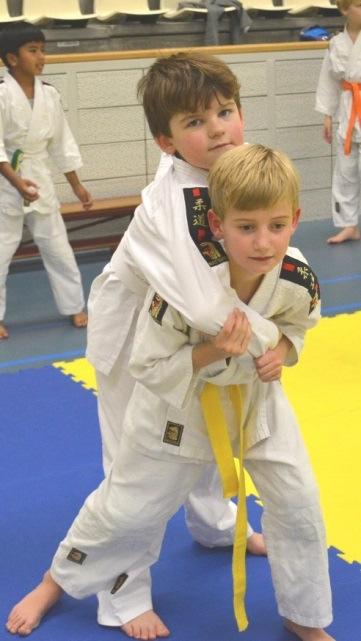 JUDOKA VAN DE MAAND Naam. Thijs Dunsbergen. Leeftijd. 9 Kleur band/slip. Gele band bruine slip. Hoe lang zit je op judo. 3 jaar. Favoriete schoolvakken. Rekenen. Mooiste boek. De waanzinnige boomhut.