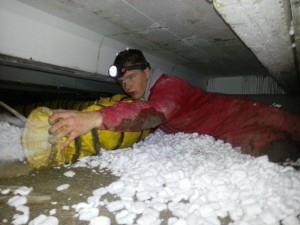 Bodemisolatie of een bodemafsluitende laag is met name interessant bij woningen met veel vocht in de kruipruimte en een hoge luchtvochtigheid in de woning.