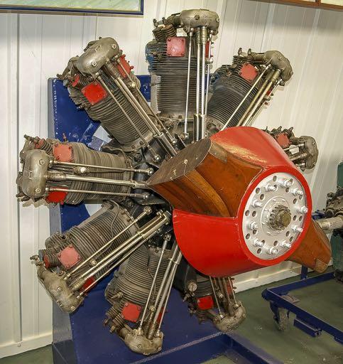 luchtgekoelde stermotor, met vermogens tussen de 451 en 970 pk. De maximum snelheid bedroeg 250 km/h.