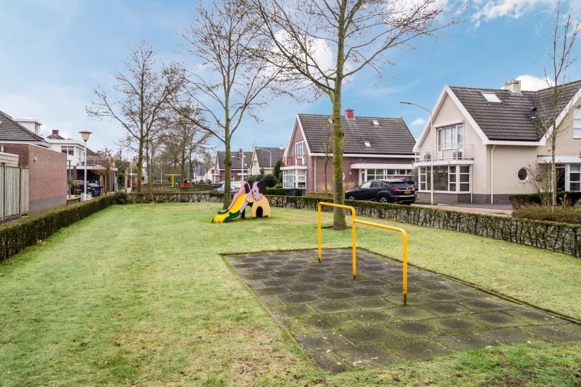 Bijzonderheden Bouwjaar 2000 Inhoud 605 m³ Perceeloppervlakte 229 m² Woonoppervlakte woning circa 154 m² Overige inpandige ruimte circa 15 m² Gebouw gebonden buitenruimte circa 26 m² De woning is aan