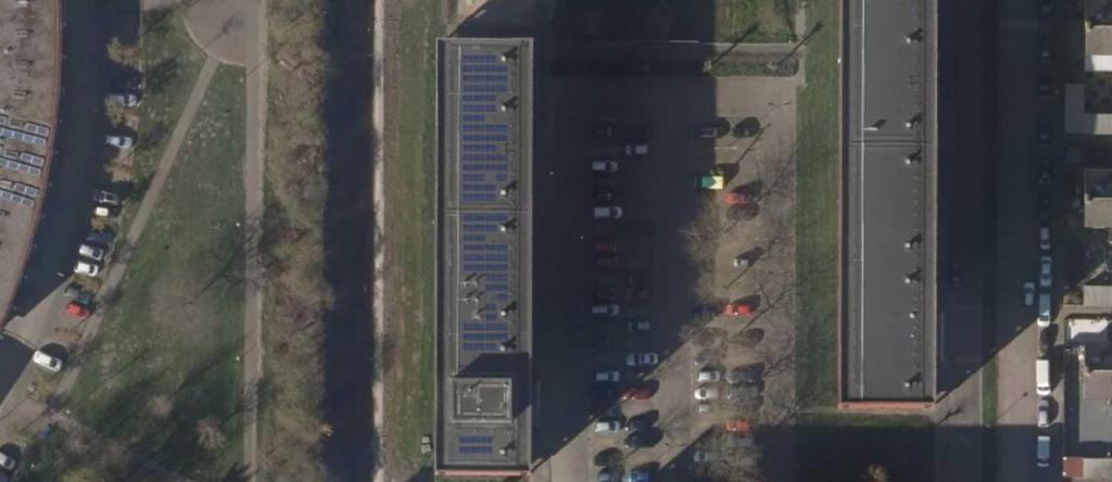 3. IederZon Nederland2 Kerninformatie De specificaties van het Zonnestroomsysteem van IederZon Nederland2 zijn als volgt: Locatie: Zonnepanelen: Garantie zonnepanelen: Omvormers: Garantie omvormers: