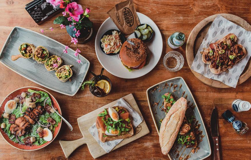 MEETING & LUNCH Wij reserveren graag een aparte ruimte voor uw vergadering Hudson Lunch Op planken geserveerde lunch met een assortiment aan rijkelijk belegde vers gebakken broodjes, met oa zalm,