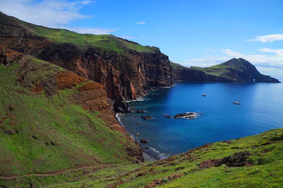 Levadas Madeira is een echt wandelparadijs en de meeste wandelroutes lopen langs zogenaamde Levadas.