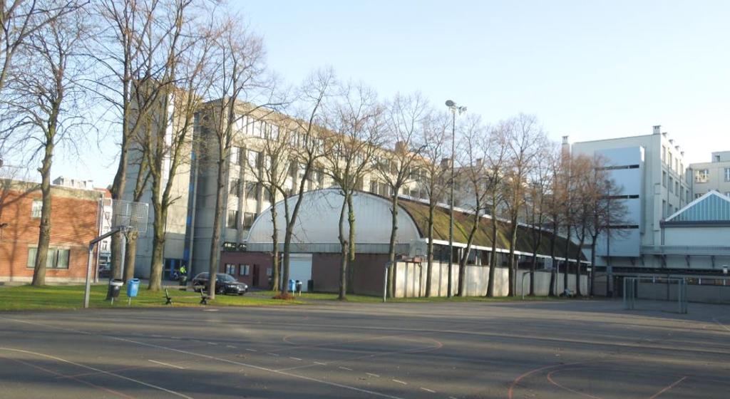 Foto 15: Sportinfrastructuur van het Vander Puttenstadion - (Bron : Agora) Het Henegouwenkaai-Pierron speelplein werd in 2013 heraangelegd.