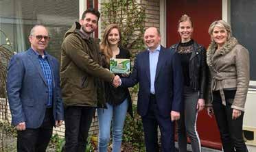 Warm welkom nieuwe inwoners in Driebergen Vrijdag 22 maart reikte wethouder Rob Jorg het eerste welkomstpakket uit voor nieuwe inwoners in de gemeente.