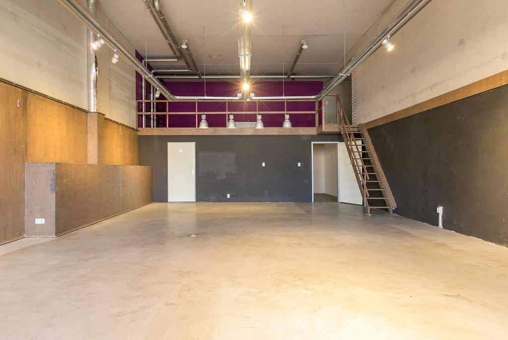 METRAGE Unit Omschrijving Oppervlakte Beschikbaarheid Kloosterplein 2 Winkelruimte circa 479 m² b.v.o. beschikbaar Markt 5b Winkelruimte circa 171 m² b.v.o. VERHUURD PARKEREN Met een parkeerschijf kan 2 uur vrij geparkeerd worden.